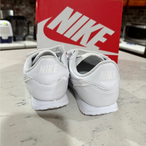 Little Kids Nike Cortez Basic SL Shoes All white (904767100) - Picture 8 of 10